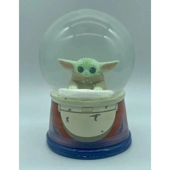 Star Wars The Mandalorian Full Sized Snow Globe Baby Yoda Grogu Disney Child‎ - Picture 1 of 5